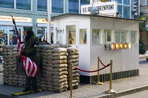 Checkpoint Charlie i Berlin