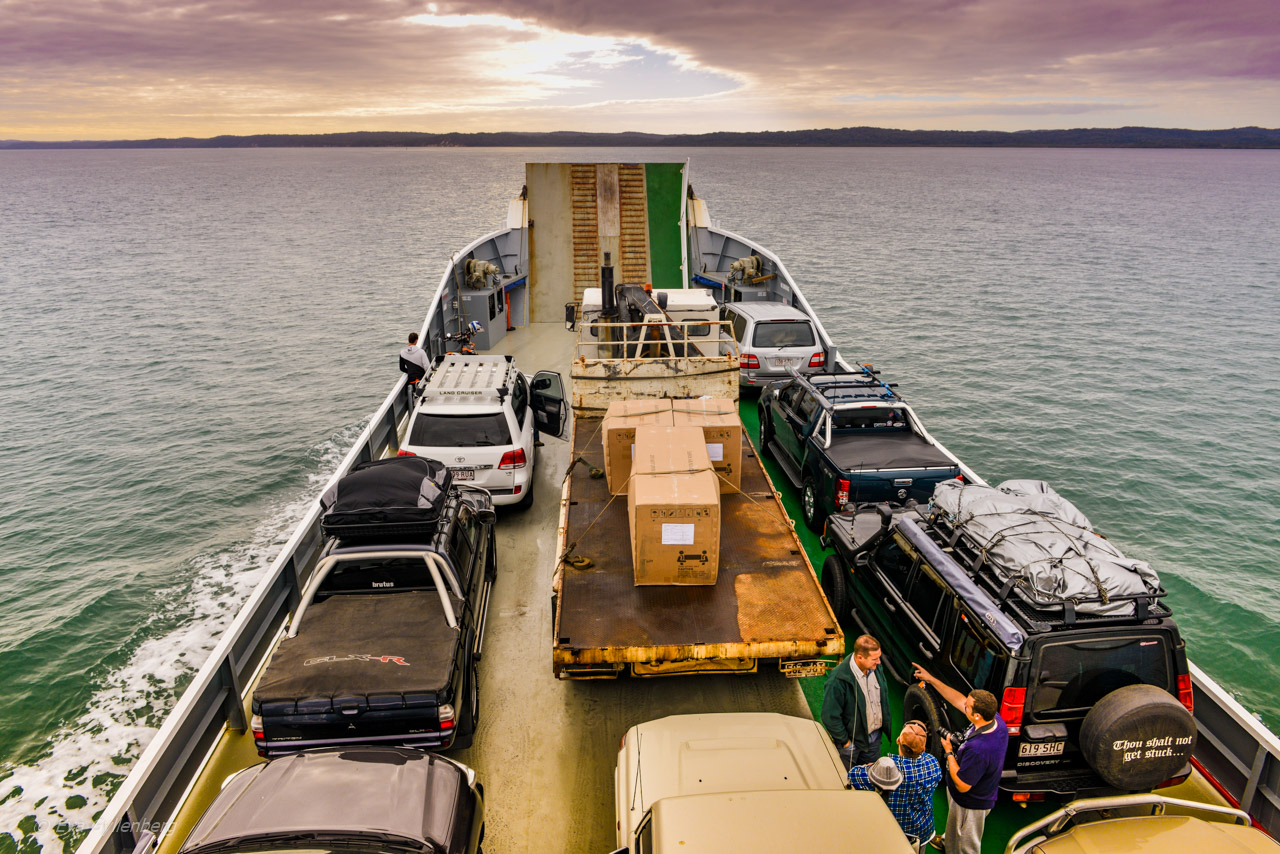 Färja på väg ut till Fraser Island - Australien 