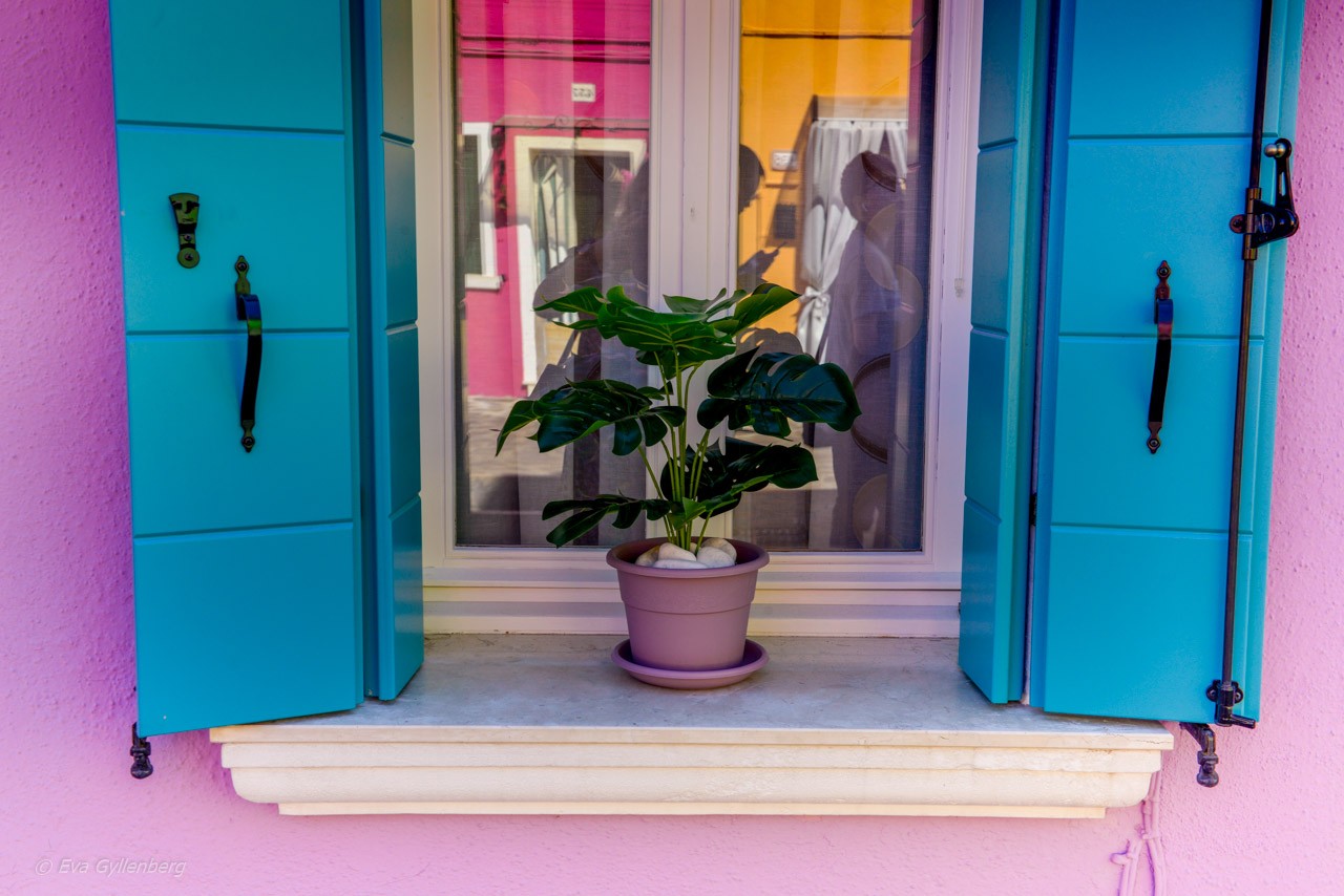 Lavendelfärgat hus i Burano - Venedig - Italien