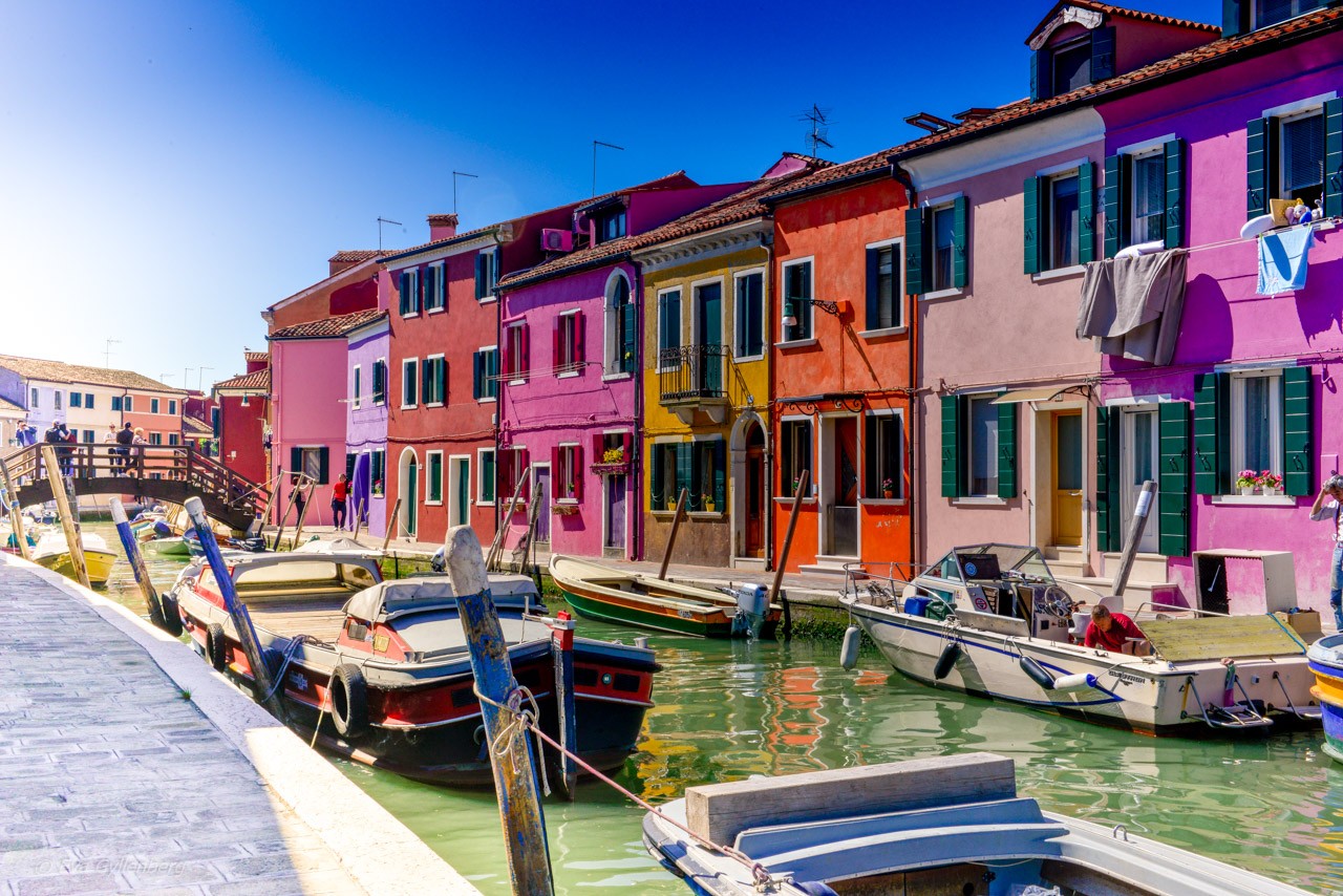 Vackra och färgglada Burano utanför Venedig - Italien