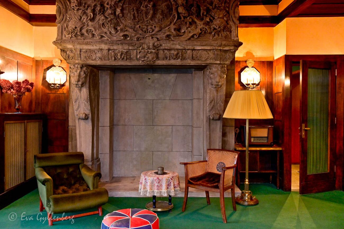 Adolf Loos lägenhet med vackra möbler och mycket färg