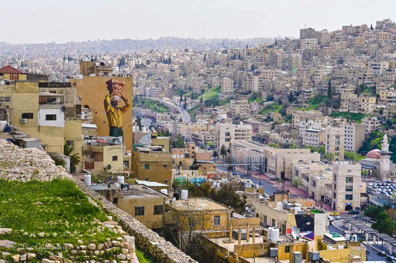 gatukonst på en byggnad i Amman