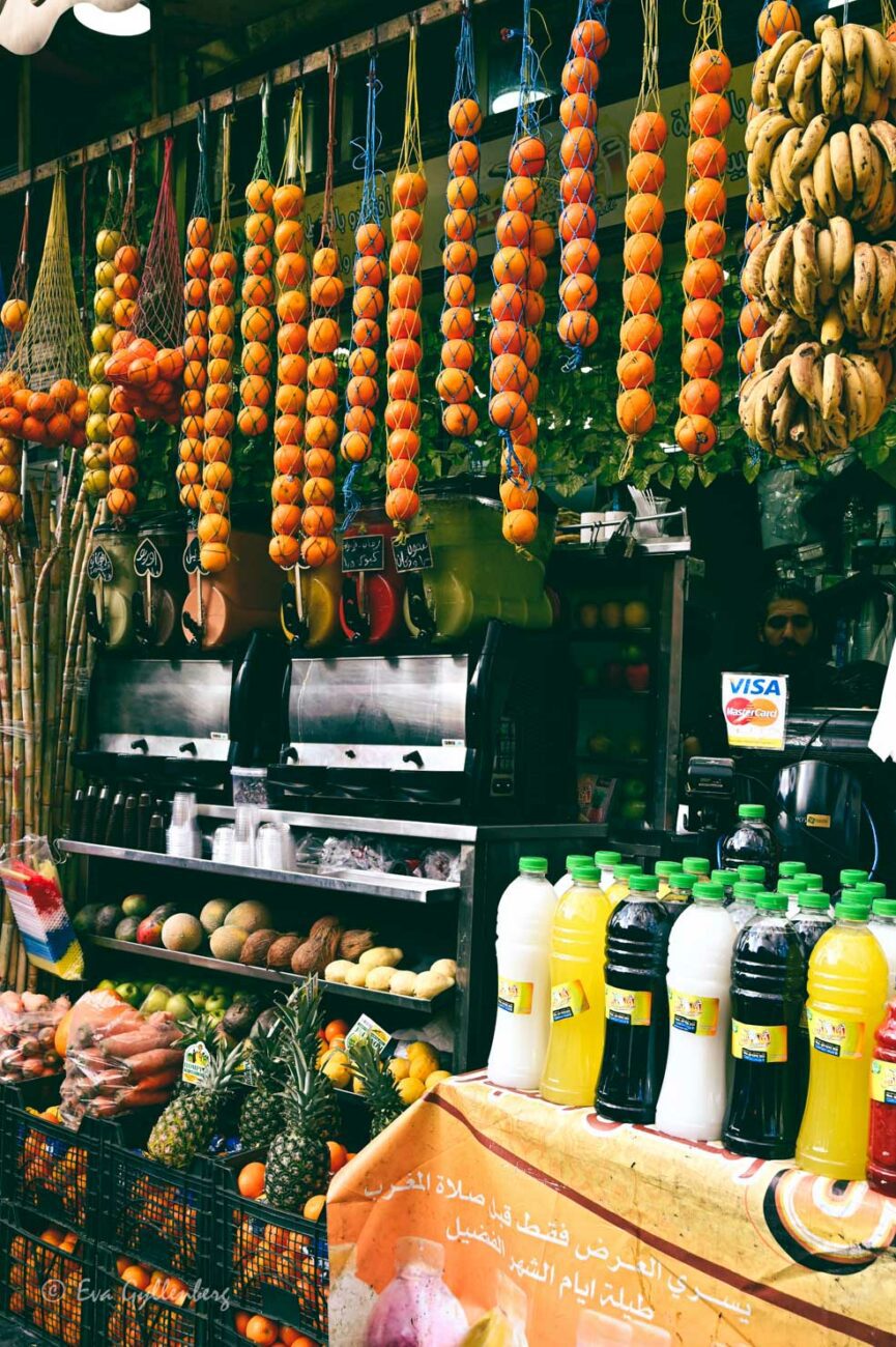 Marknad i Amman som säljer juice och frukt