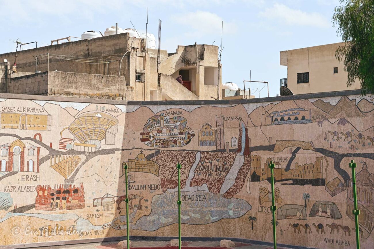 Mur med mosaik i Madaba