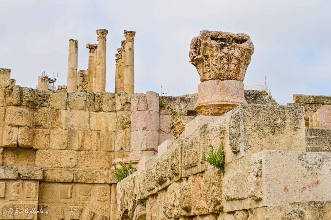 Detaljer från utgrävningen i Jerash