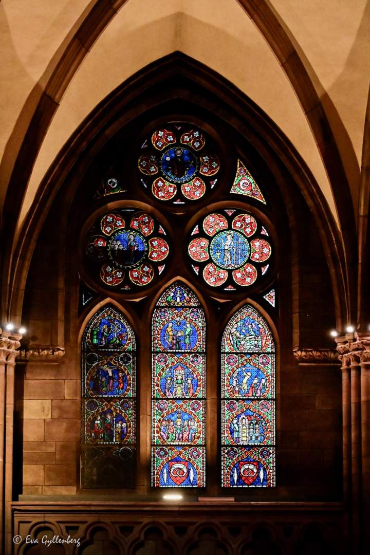 Blyglasfönster i en katedral