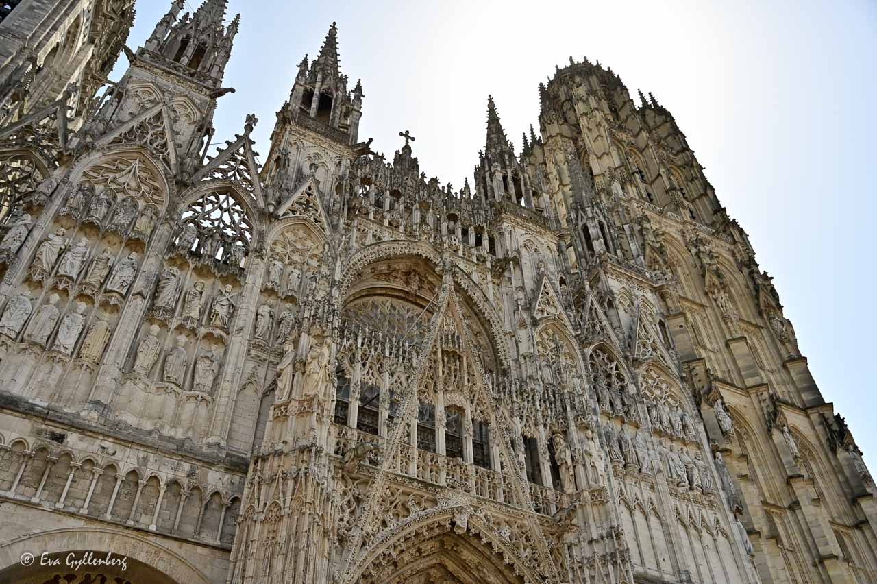 Fasaden till katedralen i Rouen