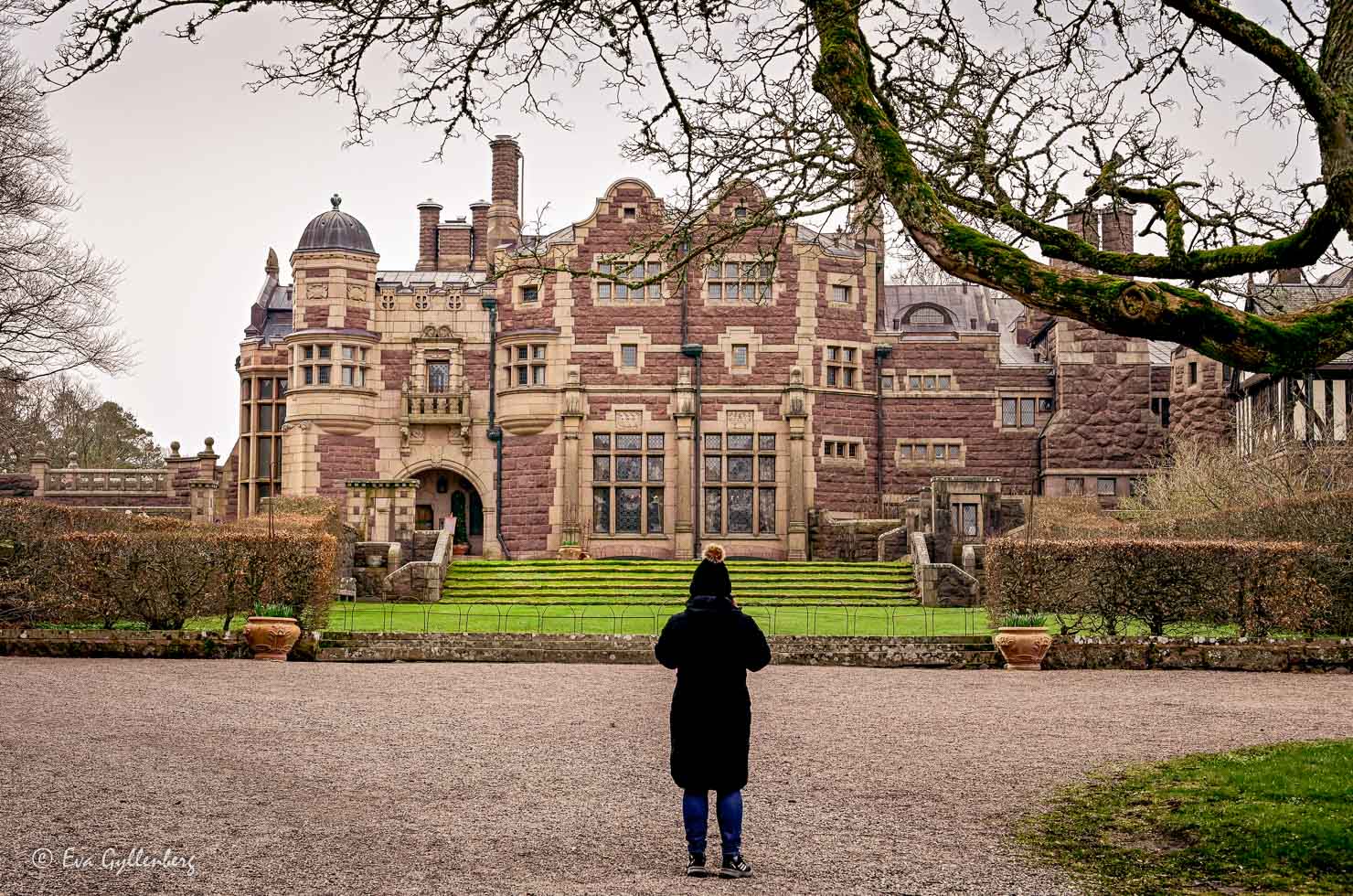 Tjolöholms slott i engelsk stil en regnig höstdag