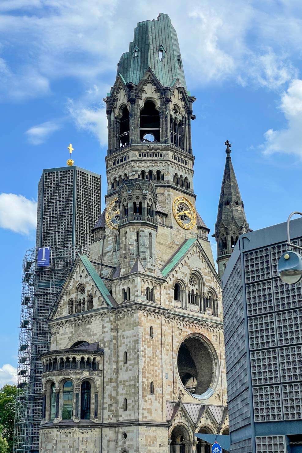 Den sönderbombade Kaiser Wilhelm Memorial Church i Berlin