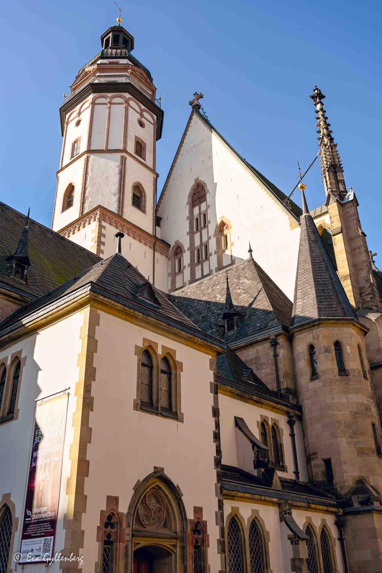 Det vita tornet på Thomaskirche i Leipzig