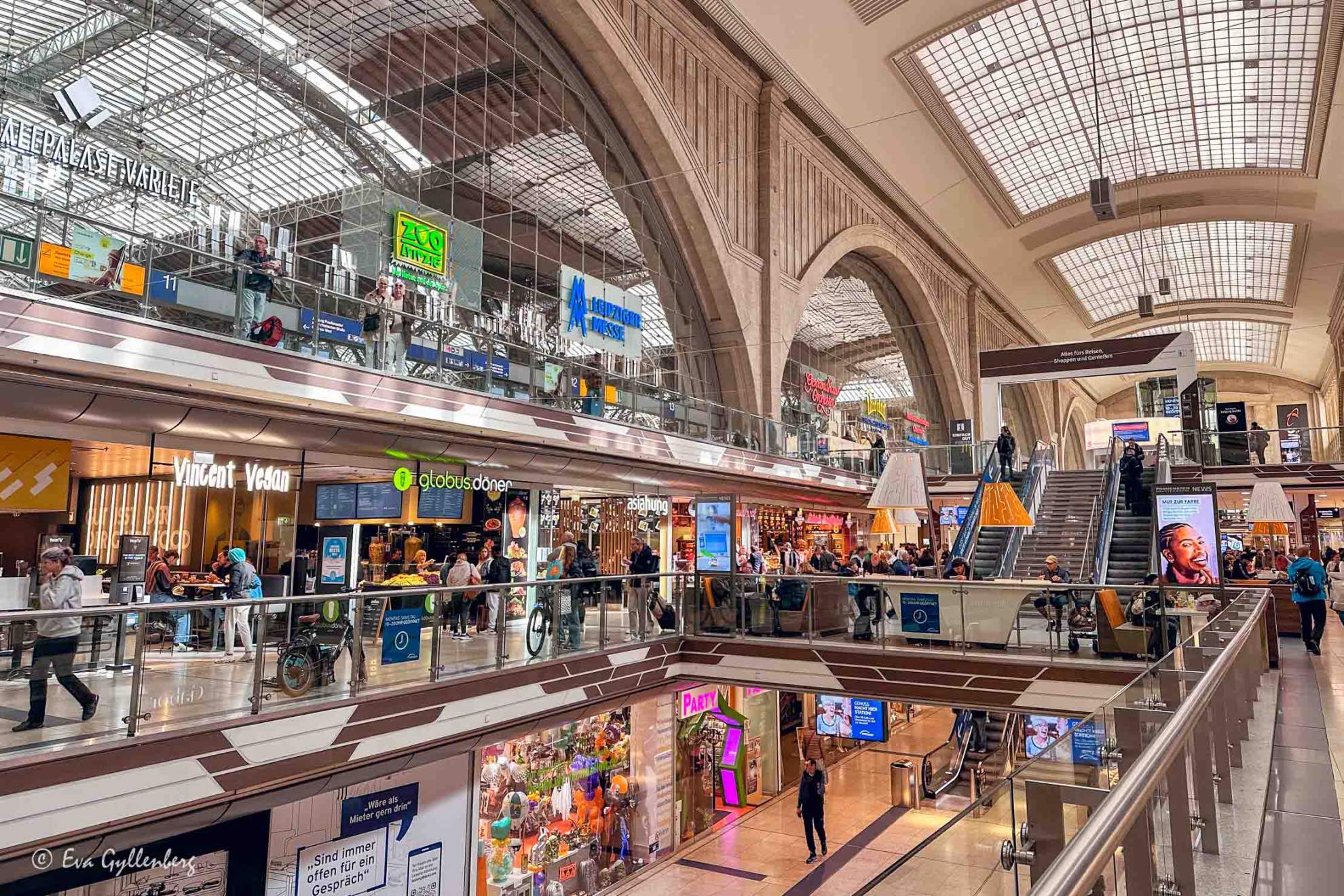 centralstationen i leipzig med den underjordiska gallerian