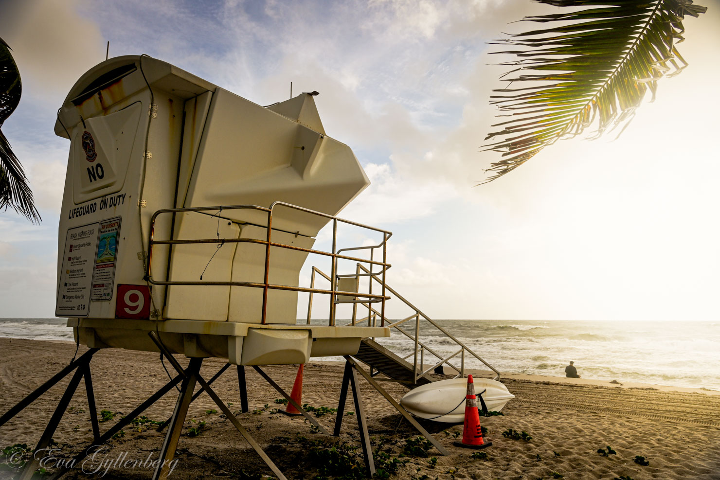 Livräddarhus i soluppgång på Fort Lauderdale Beach
