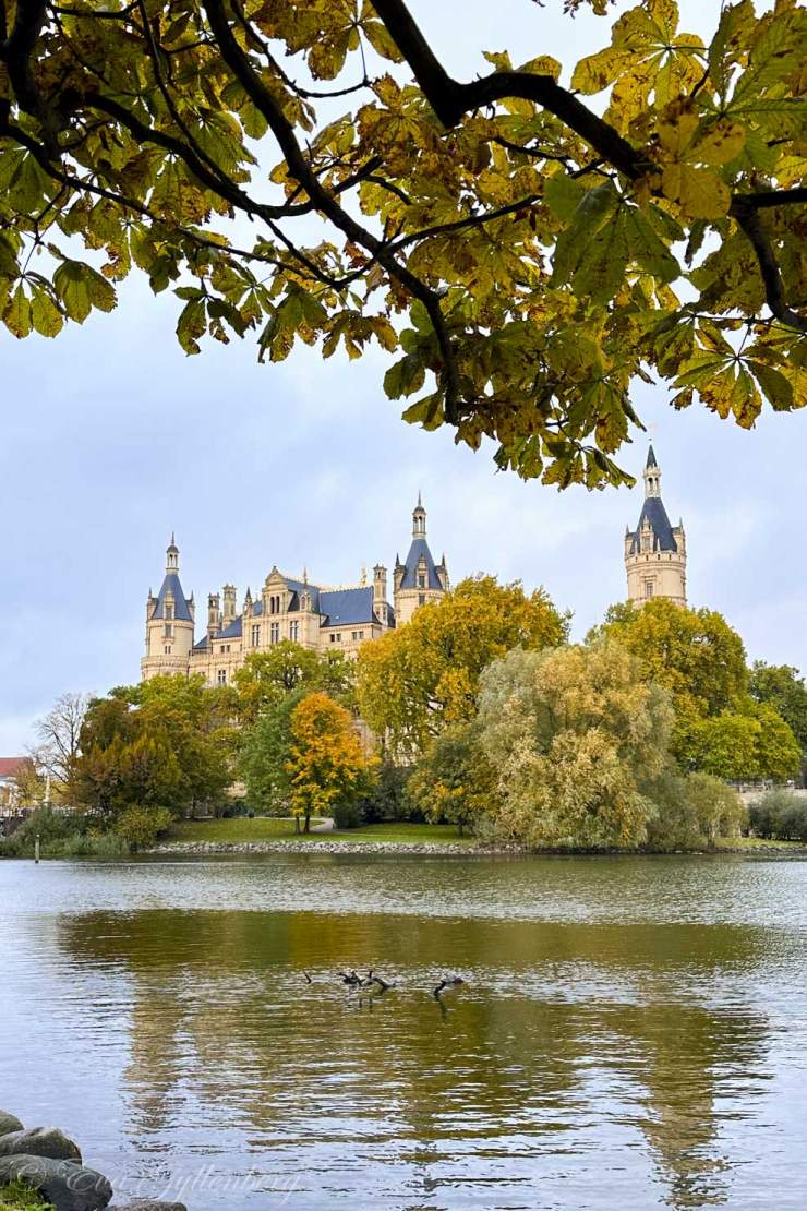 slottet schwerin på en ö