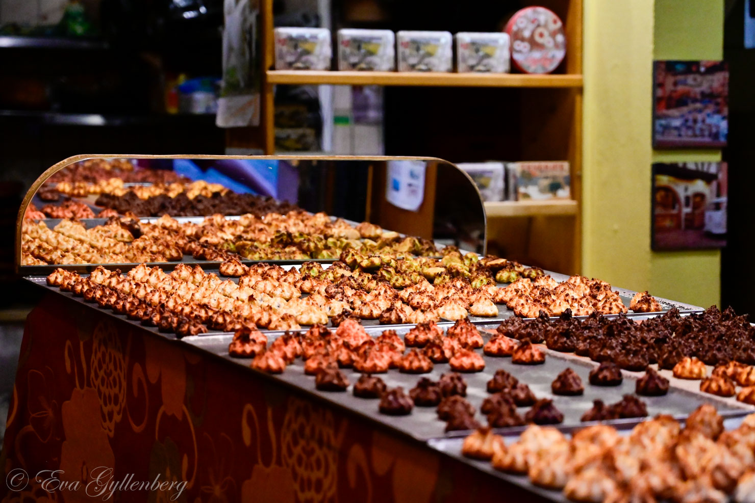 Macarons de Riquewihr i ett skyltfönster